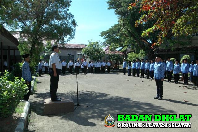 UPACARA PEMBUKAAN DIKLAT PRJABATAN GOLONGAN II & III ANGKATAN III & IV K2